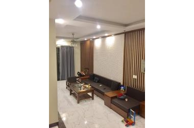 Bán nhà Văn Cao, dt 37m2, 3,5 tầng, mt 4m, cách 15m ô tô đỗ, giá 3,7 tỷ.
